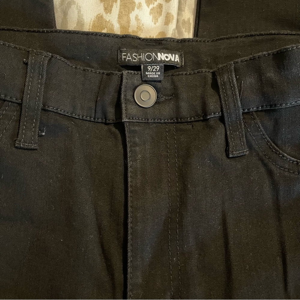 Black Wash Fashion Nova Skinny Jeans - Picture 5 of 6